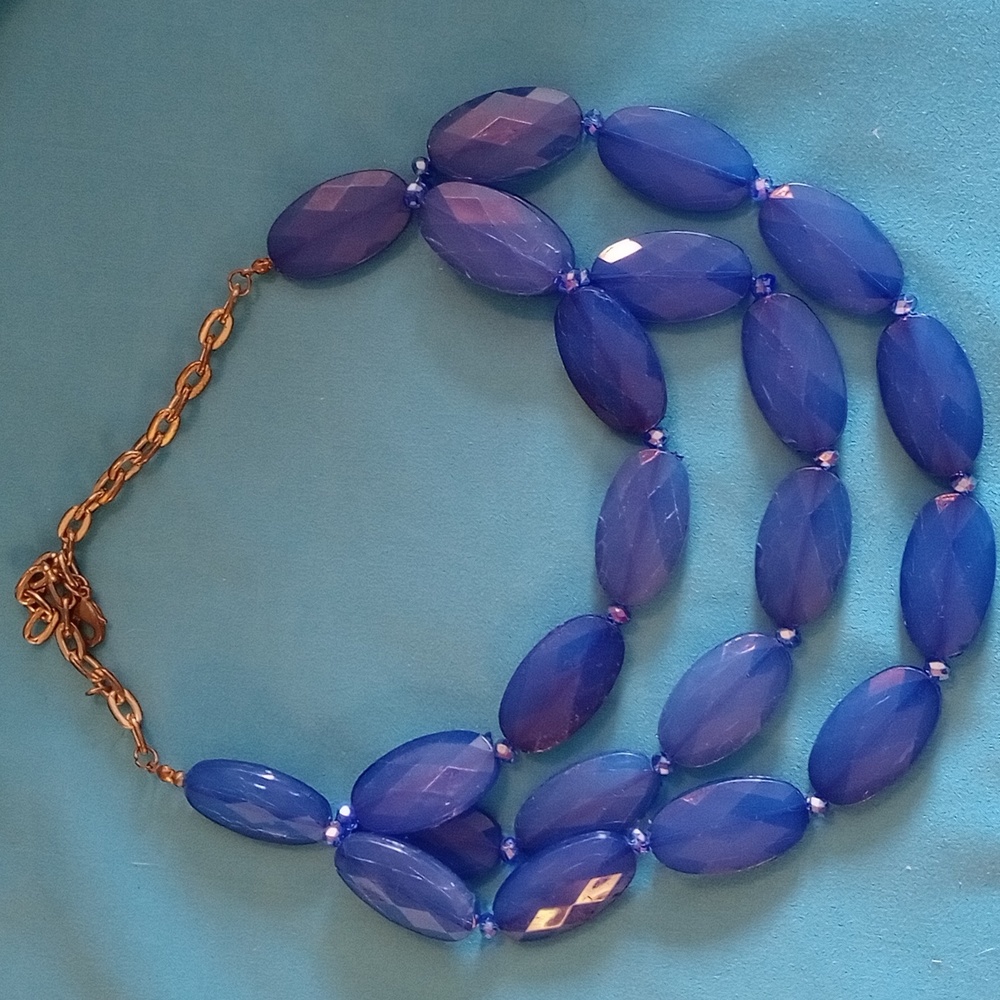 Chunky blue bead necklace